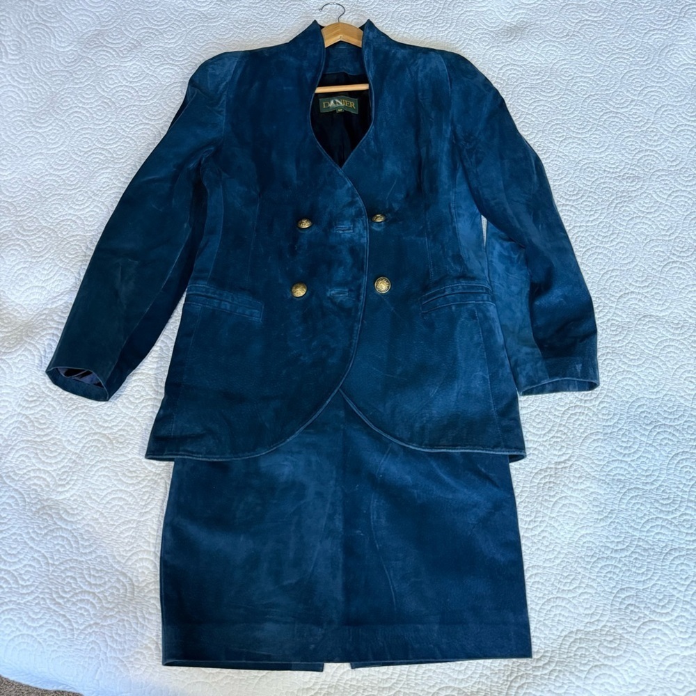 Danier women Blue Suede Blazer and Skirt set size 8 - Picture 11 of 15